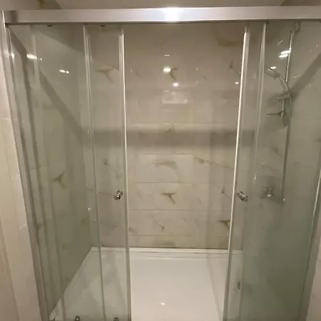 شقة في مجمع راقي ومركزي 69 In A Complex Διαμέρισμα Basaksehir