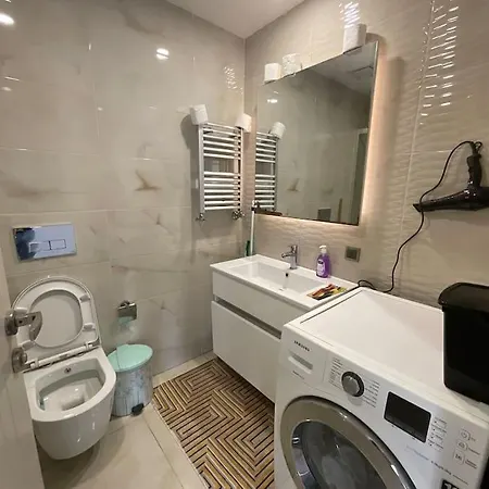 شقة في مجمع راقي ومركزي 69 In A Complex *