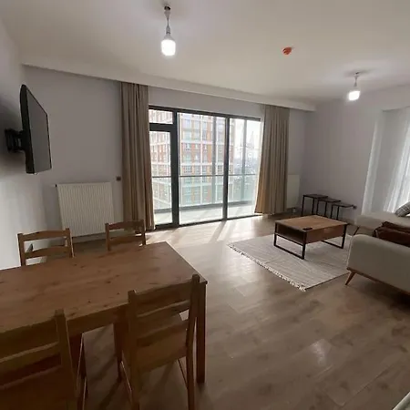 شقة في مجمع راقي ومركزي 69 In A Complex Διαμέρισμα Basaksehir