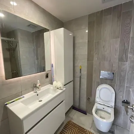 شقة في مجمع راقي ومركزي 69 In A Complex Basaksehir