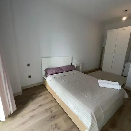 شقة في مجمع راقي ومركزي 69 In A Complex Διαμέρισμα *